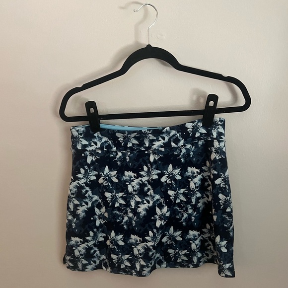 Tranquility tennis skirt with shorts - Picture 2 of 4